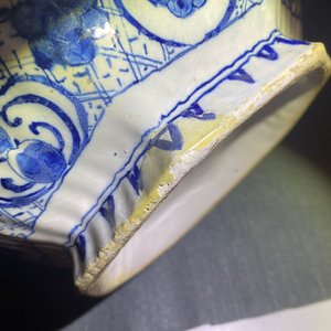 Een paar grote blauw-witte Delftse dekselvazen, 18e eeuw — foto 9