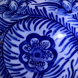 Een paar grote blauw-witte Delftse dekselvazen, 18e eeuw — foto 16