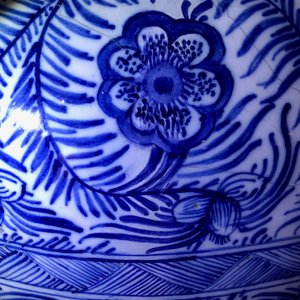 Een paar grote blauw-witte Delftse dekselvazen, 18e eeuw — foto 17