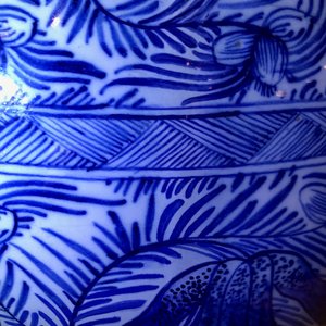 Een paar grote blauw-witte Delftse dekselvazen, 18e eeuw — foto 18