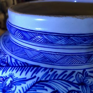Een paar grote blauw-witte Delftse dekselvazen, 18e eeuw — foto 28