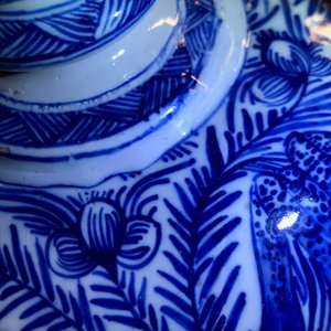 Een paar grote blauw-witte Delftse dekselvazen, 18e eeuw — foto 34