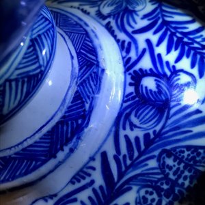 Een paar grote blauw-witte Delftse dekselvazen, 18e eeuw — foto 35