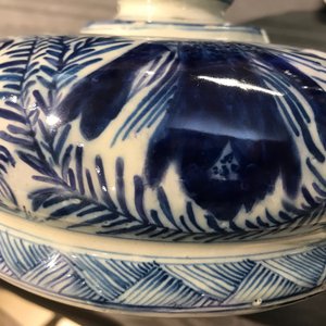 Een paar grote blauw-witte Delftse dekselvazen, 18e eeuw — foto 46