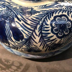 Een paar grote blauw-witte Delftse dekselvazen, 18e eeuw — foto 52