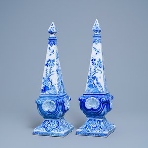 Een paar grote blauw-witte Delftse obelisken, 18e eeuw — foto 1