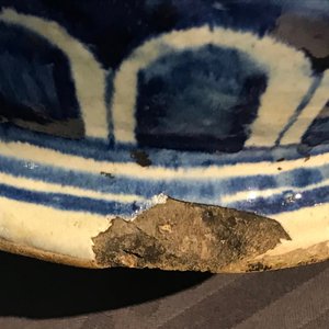 Een paar grote blauwwitte albarelli met "A foglie" decor in Antwerpse majolica, 16e eeuw — foto 11
