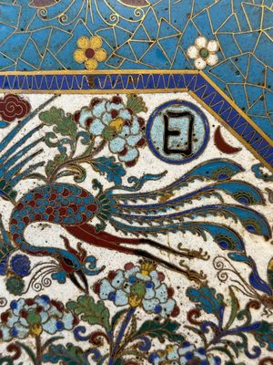 Een paar grote Chinese achthoekige cloisonné 'bianhu' vazen, Qianlong/Jiaqing — foto 16