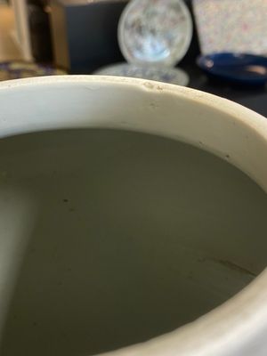 Een paar grote Chinese blauw-witte dekselpotten met dames die go spelen, 19e eeuw — foto 15