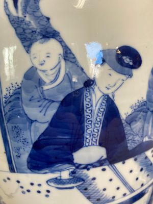 Een paar grote Chinese blauw-witte dekselpotten met dames die go spelen, 19e eeuw — foto 9
