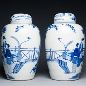 Een paar grote Chinese blauw-witte dekselpotten met dames die go spelen, 19e eeuw — foto 3