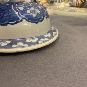Een paar grote Chinese blauw-witte dekselvazen, 19e eeuw — foto 26