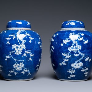 Een paar grote Chinese blauw-witte gemberpotten met deksel, 19e eeuw — foto 4
