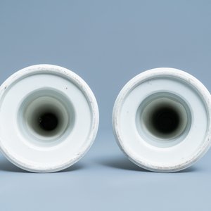 Een paar grote Chinese blauw-witte kandelaars, 19e eeuw — foto 6