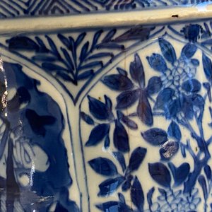 Een paar grote Chinese blauw-witte vazen met Lange Lijzen, Kangxi — foto 21