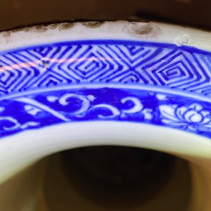 Een paar grote Chinese blauw-witte vazen met Lange Lijzen, Kangxi — foto 32
