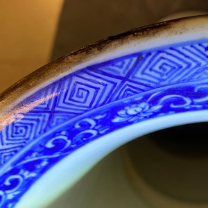 Een paar grote Chinese blauw-witte vazen met Lange Lijzen, Kangxi — foto 33