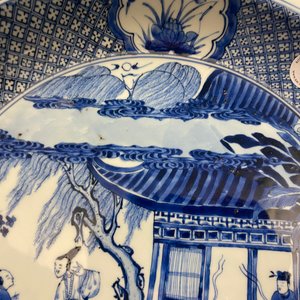 Een paar grote Chinese blauw-witte 'Xi Xiang Ji' schotels, Yongzheng — foto 11
