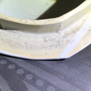 Een paar grote Chinese blauwwitte dekselvazen met floraal decor in vakverdeling, Kangxi — foto 29