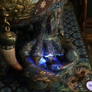 Een paar grote Chinese boeddhistische leeuwen in cloisonné, 19/20e eeuw — foto 16