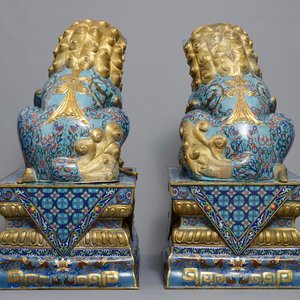 Een paar grote Chinese boeddhistische leeuwen in cloisonné, 19/20e eeuw — foto 5