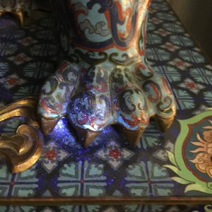 Een paar grote Chinese boeddhistische leeuwen in cloisonné, 19/20e eeuw — foto 9