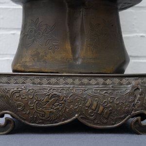Een paar grote Chinese bronzen figuren voor de Vietnamese markt, 19e eeuw — foto 27