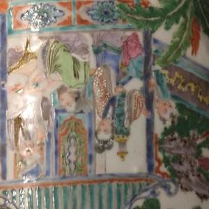 Een paar grote Chinese Canton rose-verte vazen met lotusvormige halsrand, 19e eeuw — foto 11