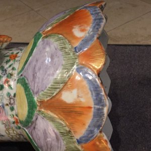 Een paar grote Chinese Canton rose-verte vazen met lotusvormige halsrand, 19e eeuw — foto 16