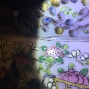 Een paar grote Chinese Canton rose-verte vazen met lotusvormige halsrand, 19e eeuw — foto 7