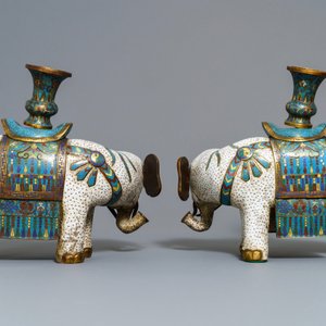 Een paar grote Chinese cloisonné modellen van olifanten, 19e eeuw — foto 3