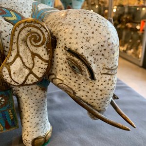 Een paar grote Chinese cloisonné modellen van olifanten, 19e eeuw — foto 8