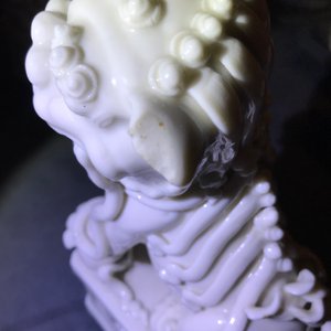 Een paar grote Chinese Dehua blanc de Chine boeddhistische leeuwen, Kangxi — foto 15