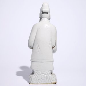Een paar grote Chinese Dehua blanc de Chine figuren van onsterfelijken, 18/19e eeuw — foto 12