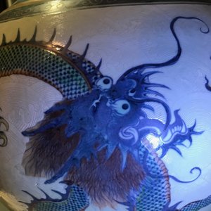 Een paar grote Chinese doucai vazen met draken, Qianlong merk, 19e eeuw — foto 34
