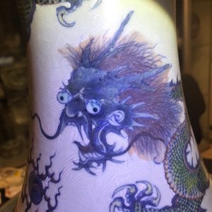 Een paar grote Chinese doucai vazen met draken, Qianlong merk, 19e eeuw — foto 36