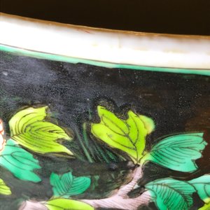 Een paar grote Chinese famille noire dekselvazen, 19/20e eeuw — foto 13