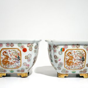 Een paar grote Chinese famille rose jardinières, 20e eeuw — foto 2