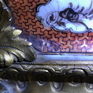 Een paar grote Chinese famille rose 'mandarijnse' dekselvazen met verguld bronzen montuur, Qianlong — foto 17