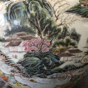 Een paar grote Chinese famille rose millefleurs vazen, Qianlong merk, 19/20e eeuw — foto 35