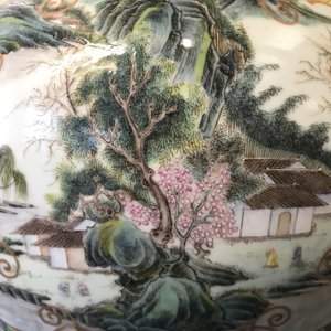 Een paar grote Chinese famille rose millefleurs vazen, Qianlong merk, 19/20e eeuw — foto 49