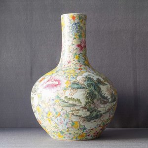 Een paar grote Chinese famille rose millefleurs vazen, Qianlong merk, ca. 1900 — foto 17