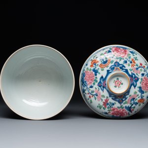 Een paar grote Chinese famille rose potten met deksels en floraal decor, Qianlong — foto 8