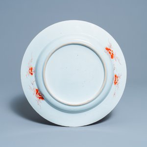 Een paar grote Chinese famille rose schotels met floraal decor, Yongzheng/Qianlong — foto 5