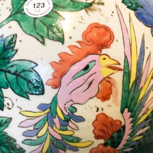Een paar grote Chinese famille rose vazen met bronzen monturen, 19e eeuw — foto 17