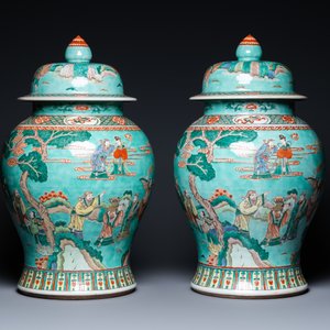 Een paar grote Chinese famille verte dekselvazen met turquoise fondkleur, 19e eeuw — foto 3