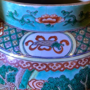 Een paar grote Chinese famille verte dekselvazen met turquoise fondkleur, 19e eeuw — foto 10