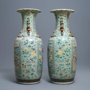 Een paar grote Chinese famille verte vazen met figuren op celadon fondkleur, 19e eeuw — foto 2
