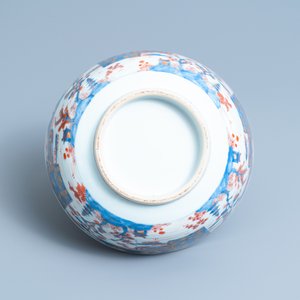 Een paar grote Chinese Imari-stijl kommen, Kangxi — foto 13