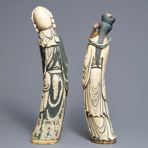 Een paar grote Chinese polychrome ivoren figuren op houten sokkels, 19e eeuw — foto 4